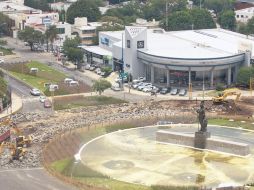 Así luce el área en el inicio de los trabajos de renovación alrededor de la diosa de la guerra. A GARCÍA.  /