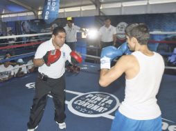 El ex campeón del mundo, Humberto “La Chiquita” González impartió clínicas de boxeo. E. FLORES  /