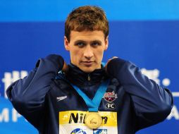 El medallista Ryan Lochte durante la ceremonia de premación. AFP  /