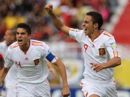 Los jugadores de España Rodrigo (D) y Jorge Pulido (D) celebran un gol contra Costa Rica. EFE  /