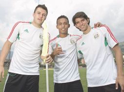 Kristian Álvarez, Marvin Piñón y Carlos Orrantia posan para la cámara al finalizar la práctica en Medellín. MEXSPORT  /