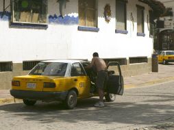 Se han capacitado mil 272 personas, entre ellos, taxistas, boleros, personal que opera calandrias y prestadores de servicios. ARCHIVO  /