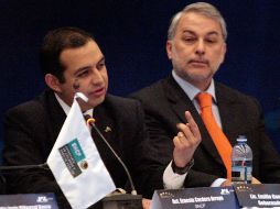 El secretario de Hacienda y Crédito Público, Ernesto Cordero (izq) y el gobernador del Estado, Emilio González. A. HINOJOSA  /