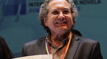 También es autor de novelas como Respiración artificial o Plata  quemada, que ganó en 1997 el premio Planeta Argentina. AP  /