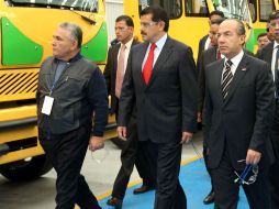 Felipe Calderón, el gobernador de Hidalgo, Francisco Olvera, y Raymundo Gómez Flores, presidente del Grupo Empresarial G. NTX  /