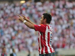 El jugador del Chivas no se imaginó marcar dos goles al mejor equipo del mundo. ARCHIVO  /