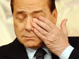 Le Monde afirma que Berlusconi consagra toda su energía a mantenerse hasta el final de su mandato en 2013. AFP  /