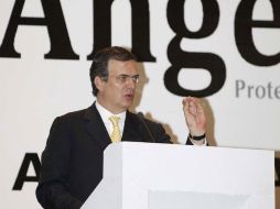 Marcelo Ebrard, en el acto donde puso en operación el call center Red Ángel *433. NTX  /
