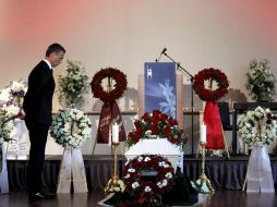 El primer ministro noruego Jens Stoltenberg (i), asiste al funeral  de una de lqas víctimas. EFE  /