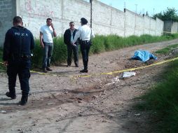 Peritos jaliscienses de Ciencias Forenses tardaron más de cuatro horas para ir a recoger el cuerpo. M. PATIÑO  /