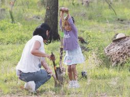 Varias familias participaron en las labores de reforestación. E. PACHECO  /