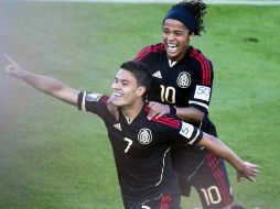 Los volantes mexicanos, Pablo Barrera (I) y Giovani dos Santos, son convocados para juego amistoso ante Estados Unidos. MEXSPORT  /