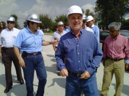 Emilio González supervisó este lunes obras en Lázaro Cárdenas y San Ignacio. M. MENDOZA  /