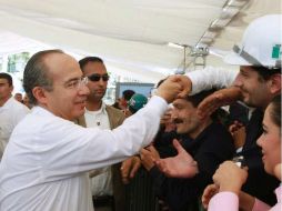 En el marco de una gira de trabajo por Chihuahua, Calderón izará la bandera blanca del Seguro Popular. ESPECIAL  /