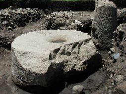 El altar de forma cilíndrica tiene un cajete labrado en el centro que pudo ser un receptáculo de agua de lluvia. EL UNIVERSAL  /