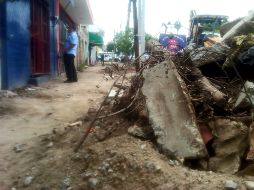 Comerciantes y vecinos se quejan porque las obras preliminares mantienen destruidas las banquetas. L. FONSECA  /