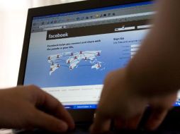 Larry Rosen asocia la red social ‘Facebook’ con la falta de empatía, el narcisismo, y la depresión en la adolescencia. AP  /
