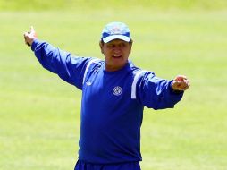 el estratega celeste, Enrique Meza, durante un entrenamiento del equipo.(Archivo) MEXSPORT  /