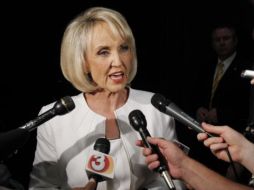 Jan Brewer, gobernadora de Arizona, busca lograr la aplicación completa de la SB1070 mediante la apelación. ARCHIVO  /