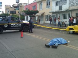 El hombre salió despedido al menos cinco metros tras ser golpeado por la camioneta. O. RUVALCABA  /