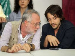 Javier Sicilia se reunió con la comunidad artística, entre ellos Diego Luna para concretar el proyecto por la Paz en México. NTX  /