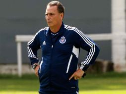 El técnico del Rebaño, José Luis Real, durante sesión de entrenamiento previo al encuentro con Morelia. MEXSPORT  /