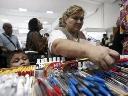 La Profeco recomienda a los padres de familia comprar los útiles en las ferias de regreso a clases. A. HINOJOSA  /