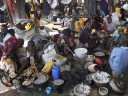 Miles de somalís acuden a los campamentos en busca de comida y atención médica. REUTERS  /