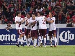 Los jugadores de Estudiantes celebran el primer gol del partido ante Atlas. E. PACHECO  /
