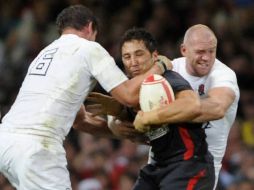 Gavin Henson durante el juego contra Inglaterra. REUTERS  /