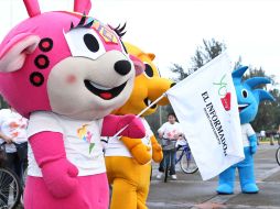 En la meta estaban las mascotas panamericanas, Leo, Gavo y Huichi, en espera de los ciclistas. E. PACHECO  /