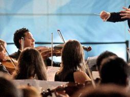 La Orquesta Eduardo Mata tiene músicos no mayores de 35 años, entre profesionales y estudiantes. EFE  /