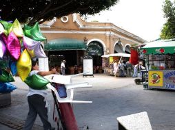 En la imagen el Centro Histórico de Tlaquepaque y sus vendedores ambulantes. S. NÚÑEZ  /