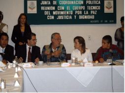 El poeta y activista señaló a diputados la pertinencia de llevar a cabo los seis puntos pactados durante su primer encuentro. NTX  /