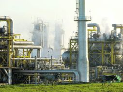 En la imagen, la petroquímica Macuspana, en Ciudad Pemex, Tabasco. EFE  /