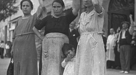 'Espectadores en el entierro del general Lukacs' Valencia 1937. EFE  /