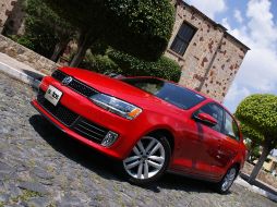 La mirada más agresiva del Jetta está presente en el GLI, que combina muy bien las formas deportivas con un motor respondón. M CASTILLO  /