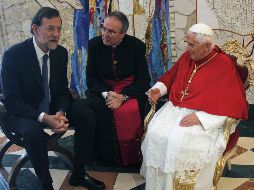 El Papa Benedicto XVI durante el encuentro con el líder de la oposición, Mariano Rajoy. EFE  /