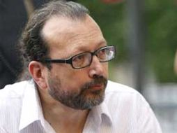 ‘Mucho le debo a la poesía de mi país, y este libro quiere ser testimonio de esa gratitud’ mencionó el escritor. EFE  /