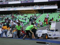 Las detonaciones de fuego que se escucharon en el estadio causaron pánico a los aficionados presentes. MEXSPORT  /