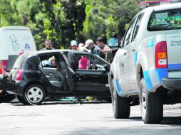 Investigadores arriban a la escena del crimen en La Mojonera; encontraron cinco casquillos calibre .45 como evidencia. O. RUVALCABA  /