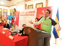 Aristóteles Sandoval, durante la presentación de la playera deportiva de Atlética de los Juegos Panamericanos. A. CAMACHO  /