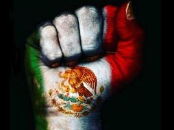 Alejandro Fernández subió una imagen en su cuenta de Twitter donde dio su apoyo a las víctimas.