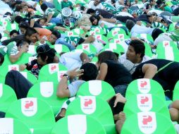 Asistentes al estadio en Torreón cuando se desató la balacera. La FMF descartó que los hechos se relacionen con el futbol. EL UNIVERSAL  /