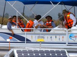 El gobernador Emilio González, se desplazó ayer a la Laguna de Zapotlán para verificar el estado en que se encuentra. ESPECIAL  /