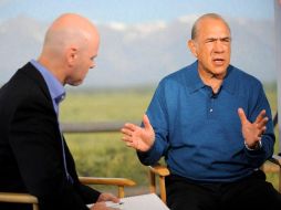 El reportero Dan Burns, entrevista a Angel Gurría hoy, en Jackson Hole, Wyoming. REUTERS  /