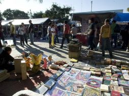 Hoy se retiraron del comercio informal 194 mil 748 piezas de material apócrifo. ARCHIVO.  /