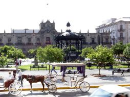La Plaza de Armas es uno de los sitios que se prevé regularizar ante el Registro Público de la Propiedad y Comercio de Jalisco. ARCHIVO  /