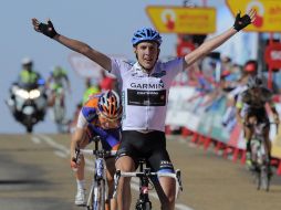 El irlandés Daniel Martin, se impone en el tramo entre Villacastín y el Alto de La Covatilla. AFP  /