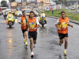 Participaron 66 relevos quienes recorrieron una distancia de 300 metros cada uno. EFE  /